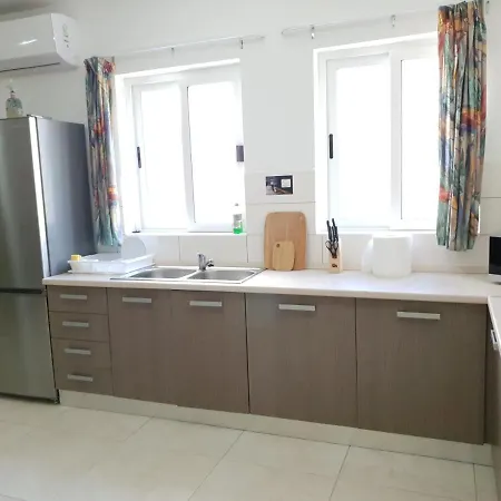 Bugibba Square Apartman