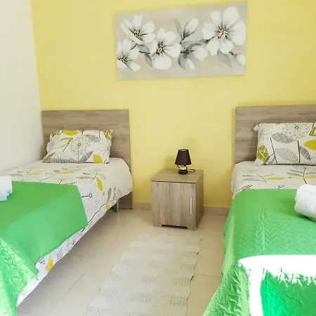 Bugibba Square Apartment *